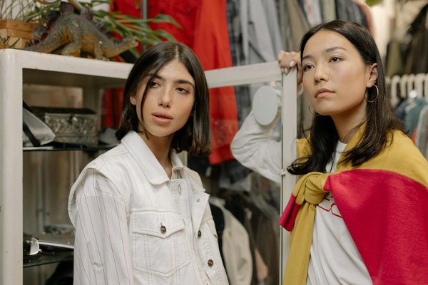 How do UK women balance style and comfort in their shopping choices?